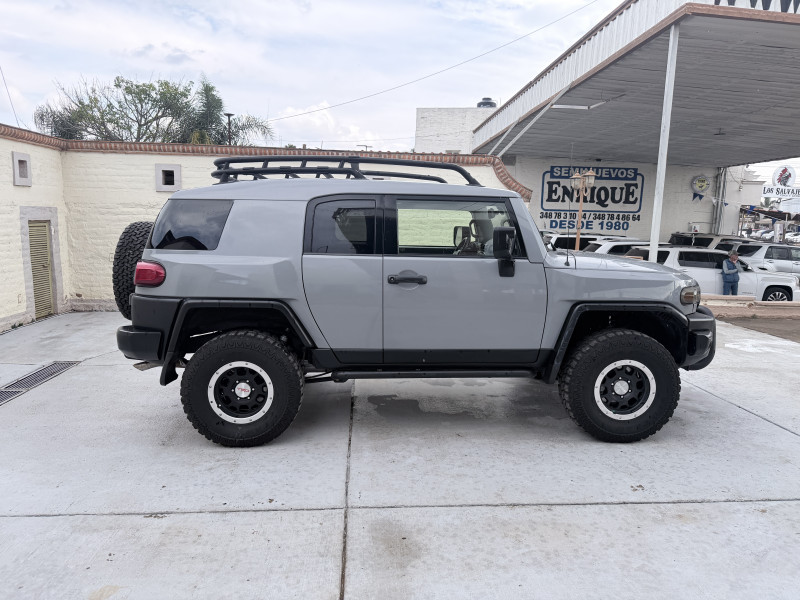 Toyota FJ Cruiser Premium 2013