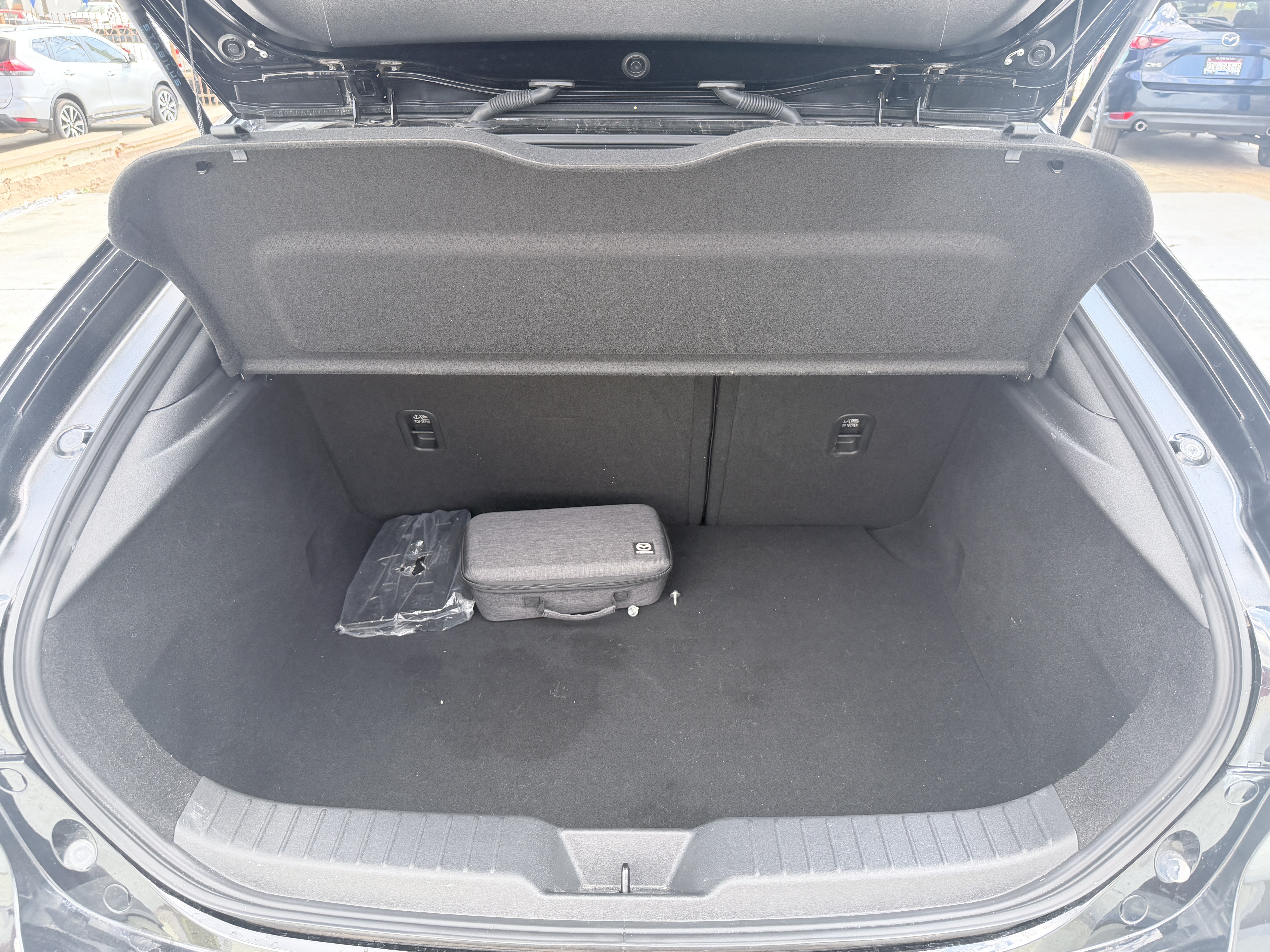 Mazda Mazda 3 GRAND TOURING 2024