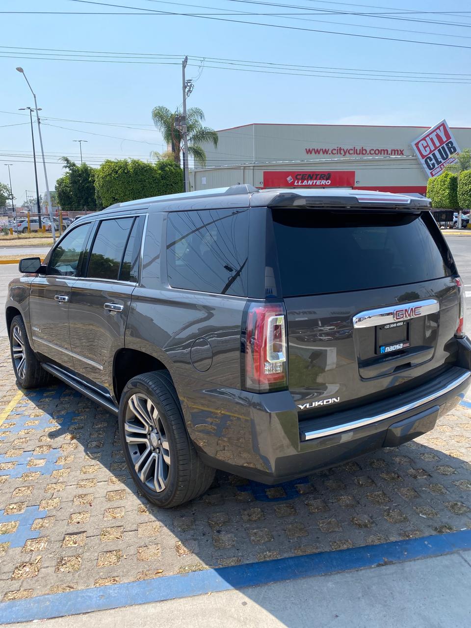 GMC Yukon Denali 2019