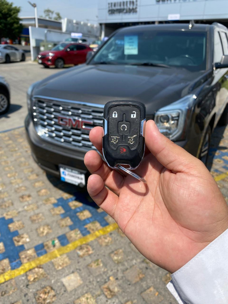 GMC Yukon Denali 2019