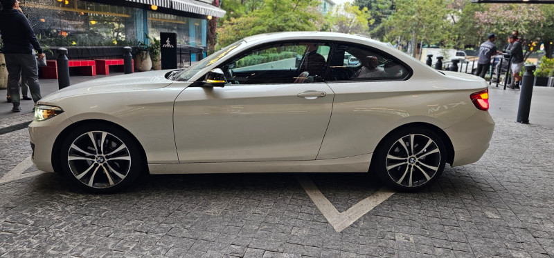 BMW Serie 2 220i Sport Line Coupé 2019