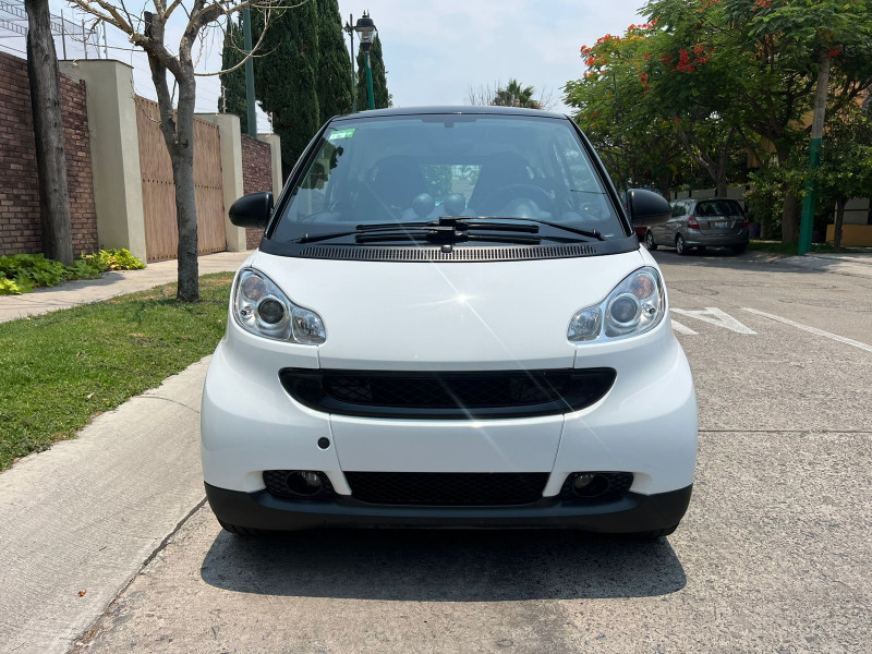 Smart Fortwo Coupé y Black and White 2012