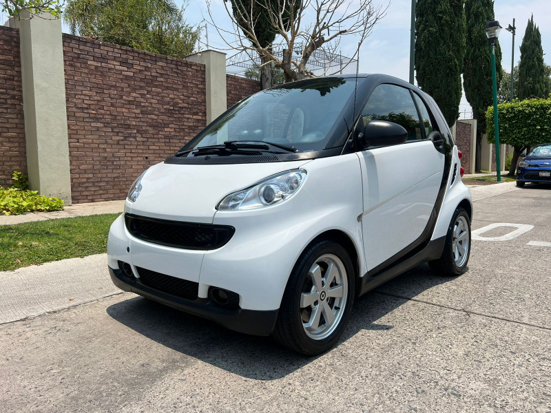 Smart Fortwo Coupé y Black and White 2012