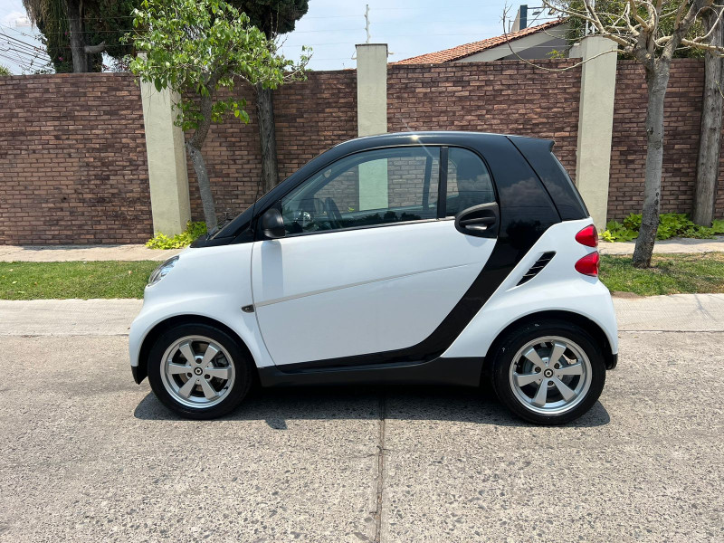 Smart Fortwo Coupé y Black and White 2012