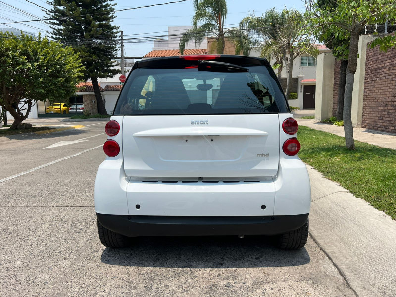 Smart Fortwo Coupé y Black and White 2012