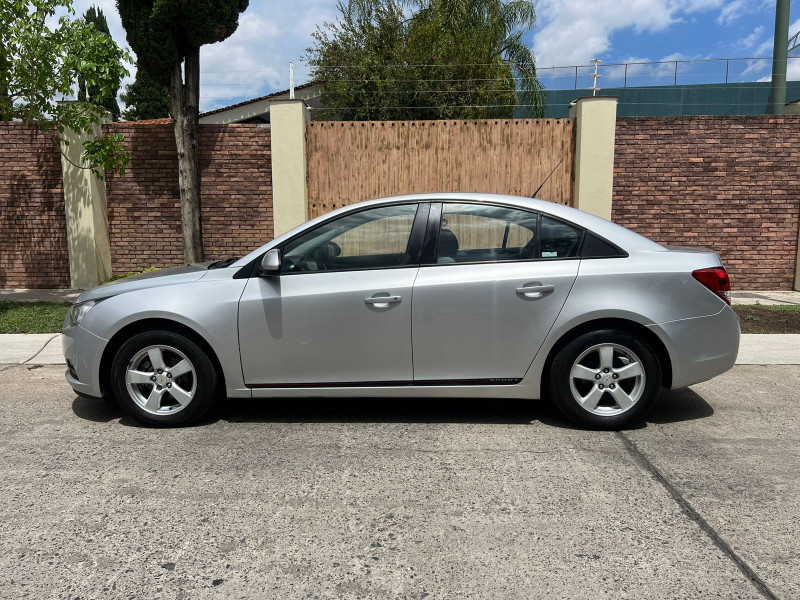 Chevrolet Cruze LS 2011