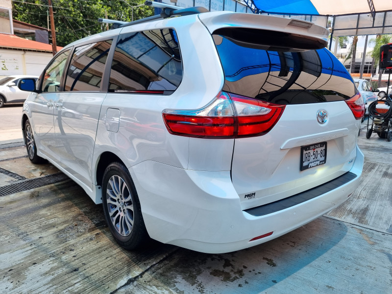 Toyota Sienna XLE 2019