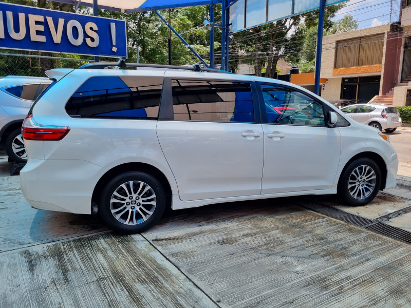 Toyota Sienna XLE 2019