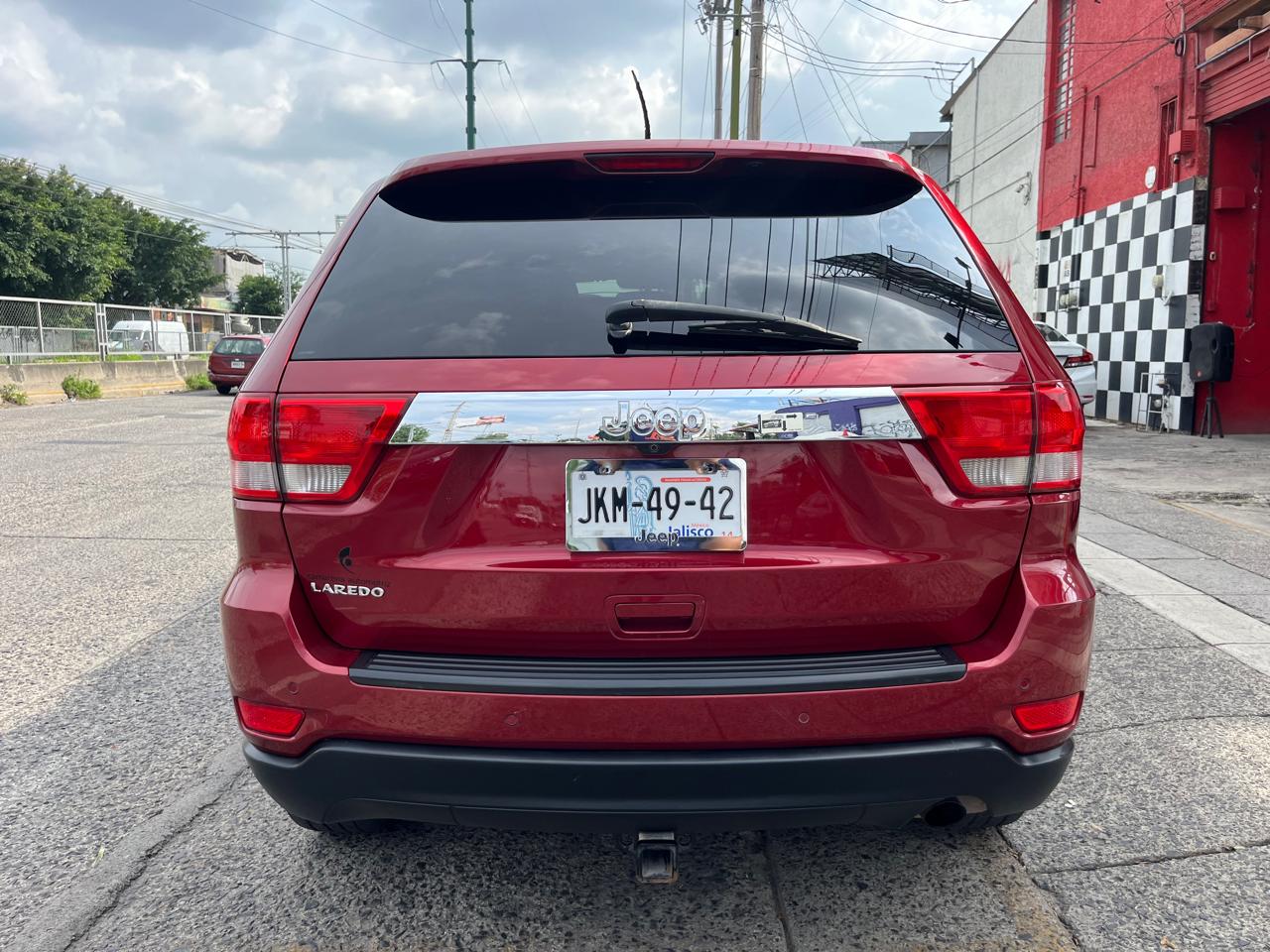 Jeep Cherokee LAREDO 2012