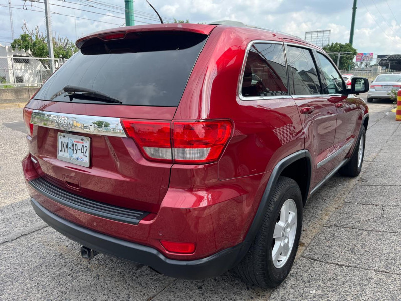 Jeep Cherokee LAREDO 2012