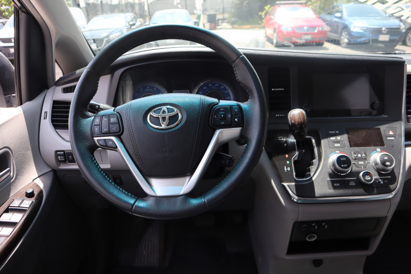 Toyota Sienna 2017 3.5 Xle Piel At Automático Blanco