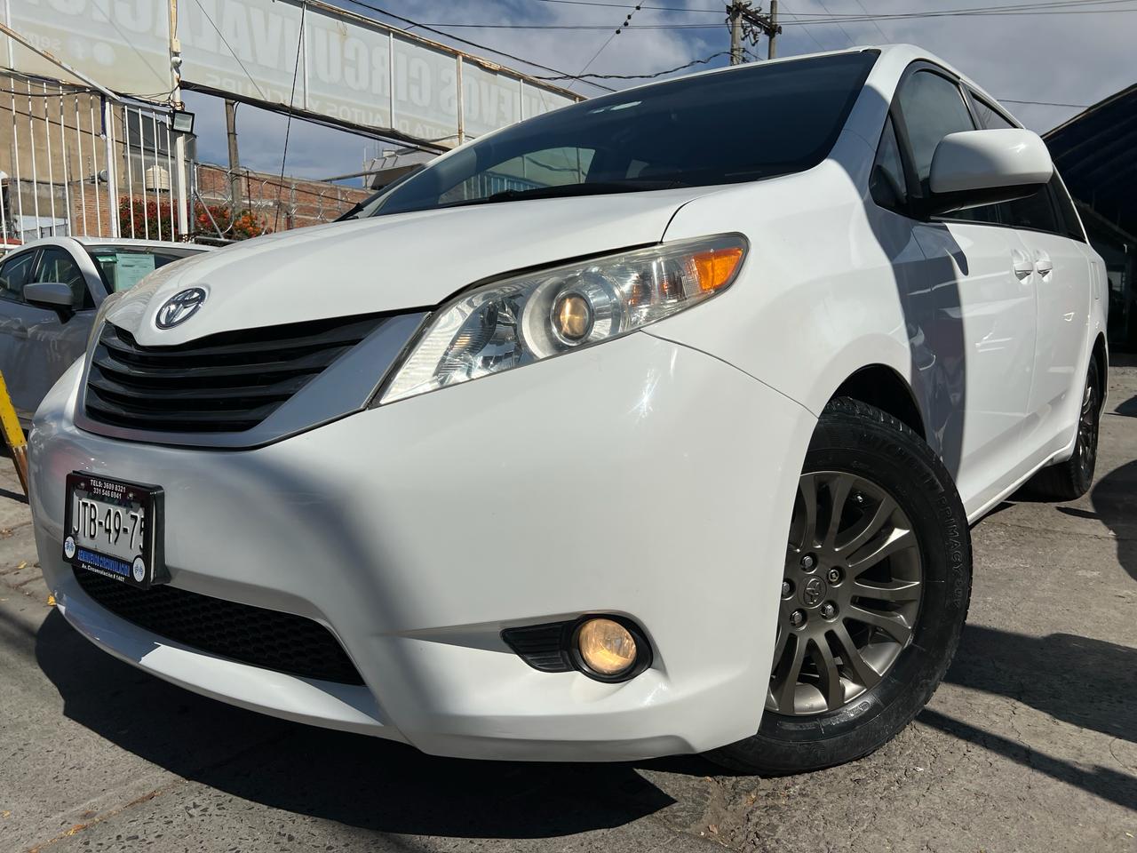 Toyota Sienna XLE 2013