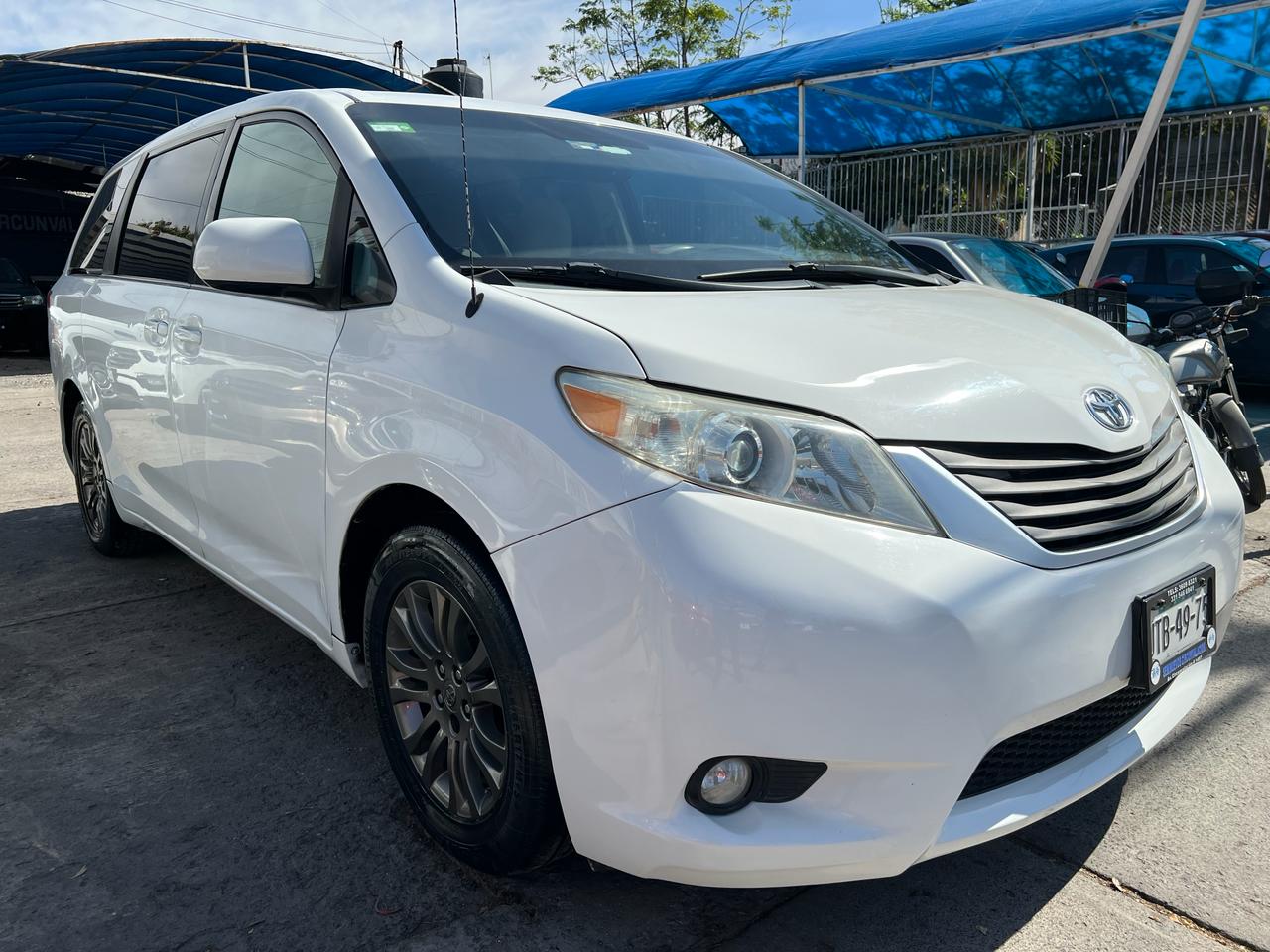 Toyota Sienna XLE 2013