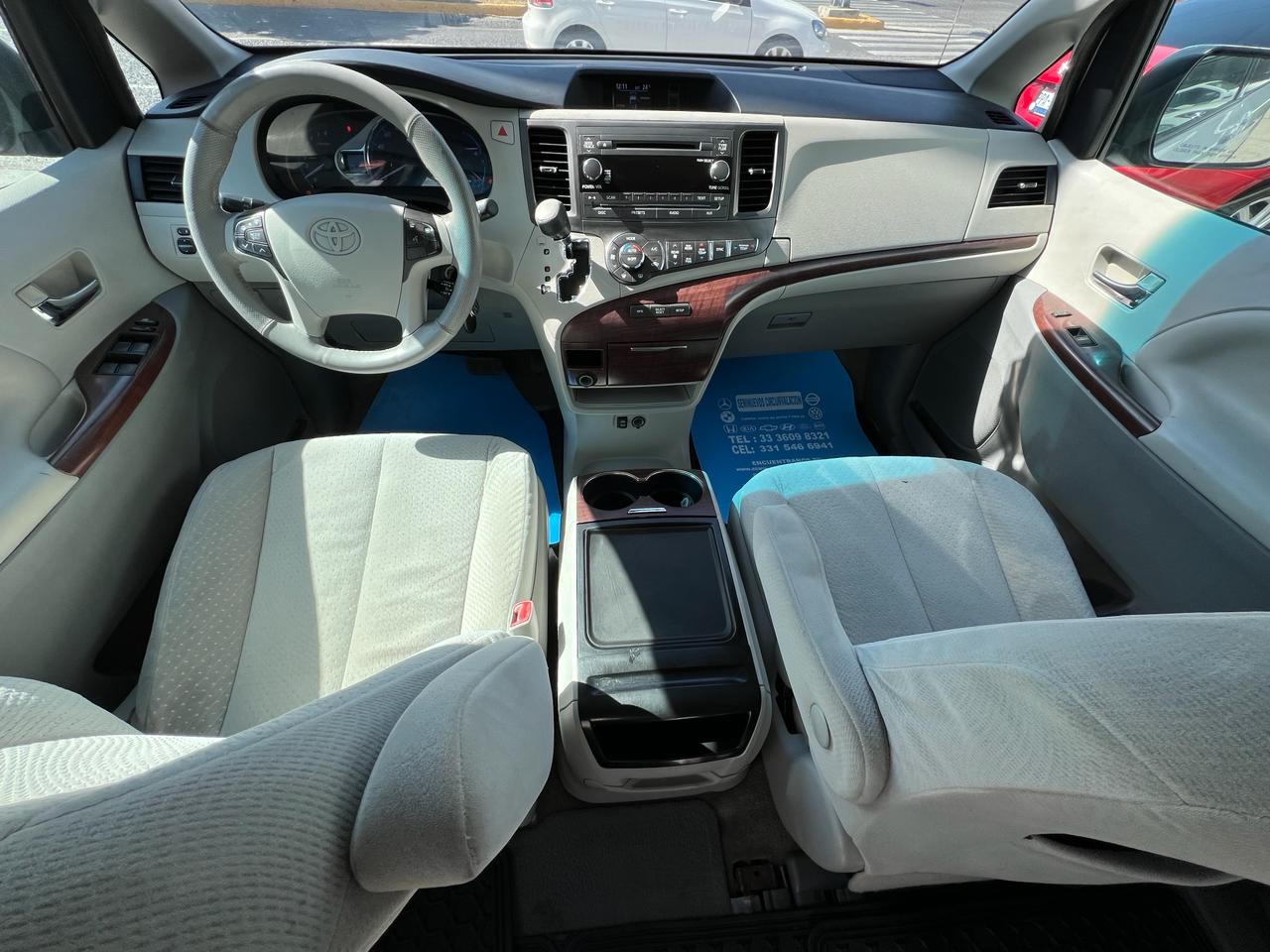 Toyota Sienna XLE 2013