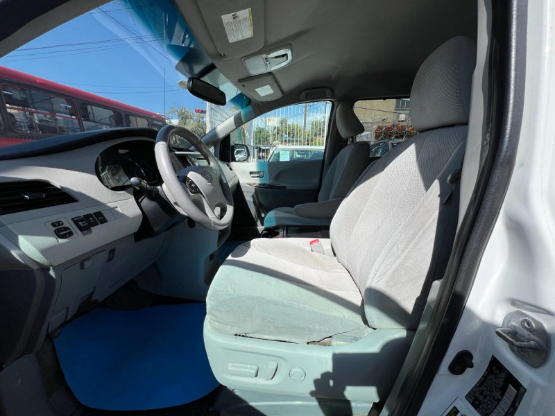 Toyota Sienna XLE 2013