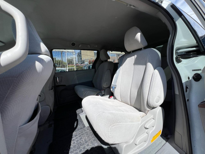 Toyota Sienna XLE 2013