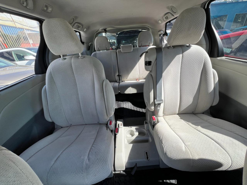 Toyota Sienna XLE 2013