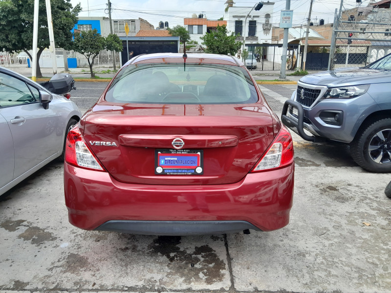 Nissan Versa Exclusive 2018