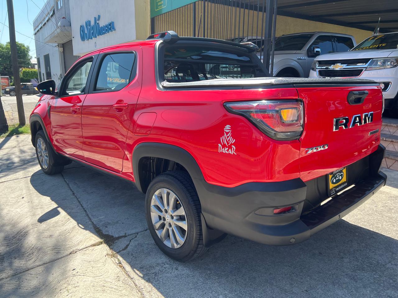 RAM 700 2024 BIG HORND Manual Rojo