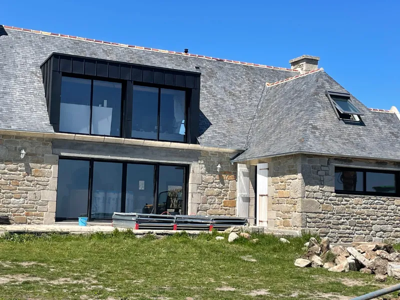 Fenêtres maison en pierre