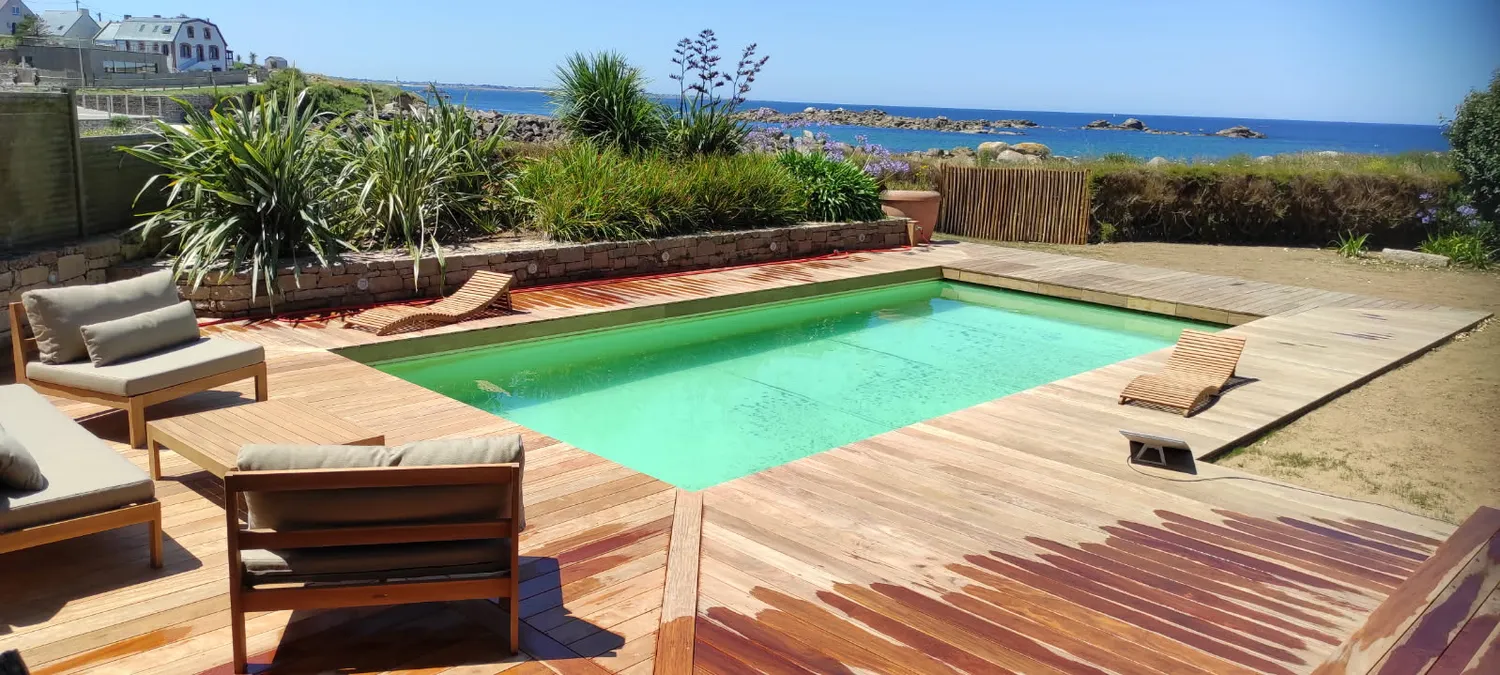 Terrasse en bois avec piscine