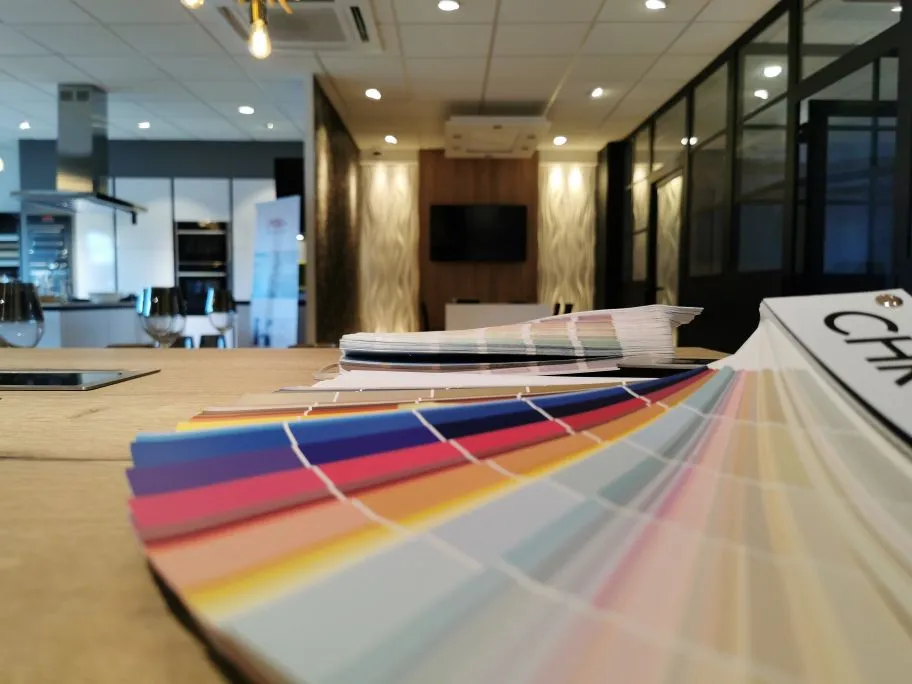 Pose de papier peint panoramique par Monnier Conception