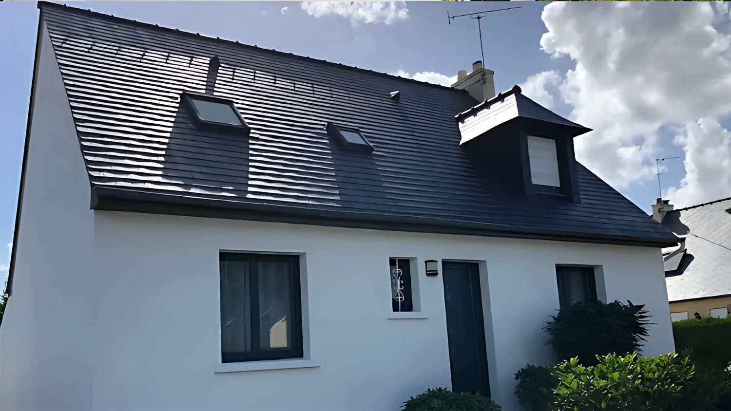 Photographie d'un toit de maison propre