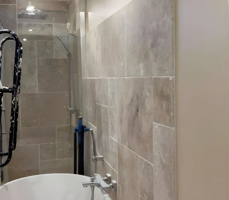 Pose de revêtements muraux