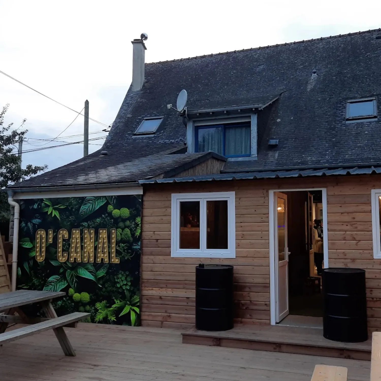 Guinguette O'Canal au bord de l’eau