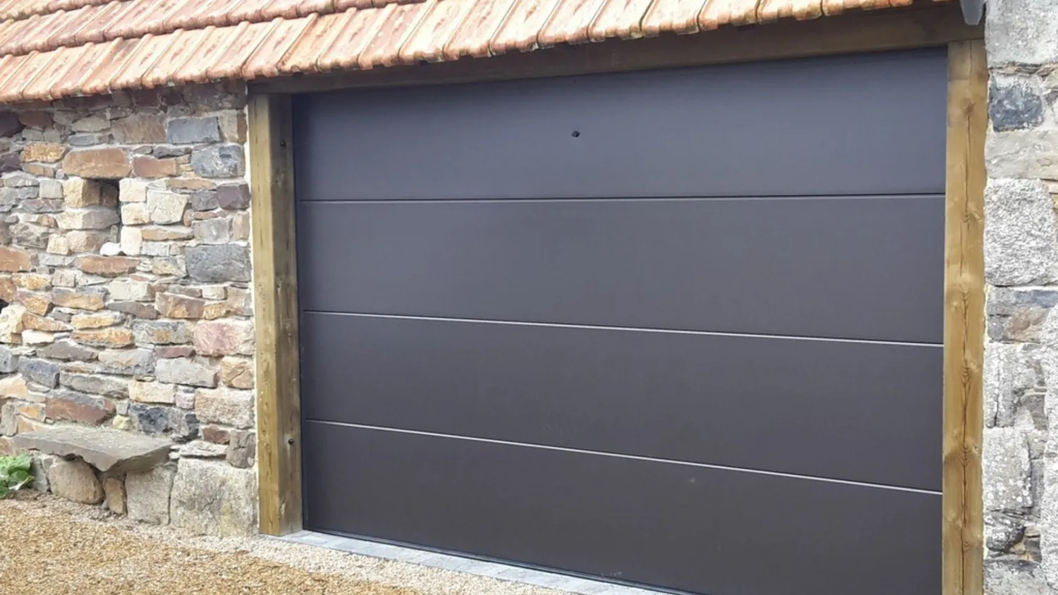 Installation porte de garage sectionnelle