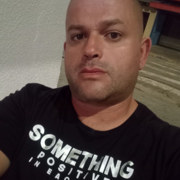 Luis Carlos Pereira do Nascimento Junior, instrutor de direção em Guarujá, SP