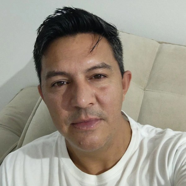 Eliel Ribeiro Weng , instrutor de direção em Curitiba, PR