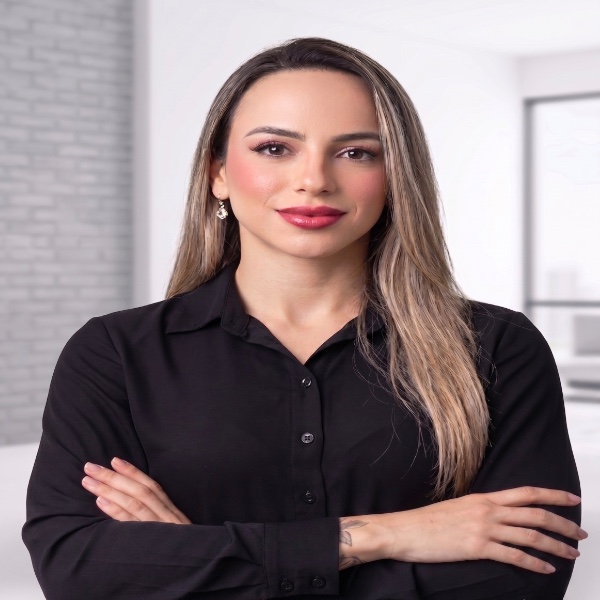 Maria Carolina Ribeiro Gomes , instrutor de direção em Divinópolis, MG