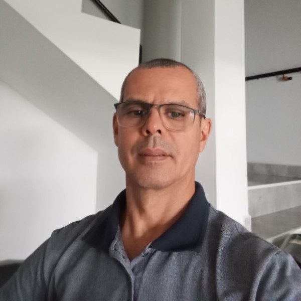 Alexandre Candidodesouza, instrutor de direção em Birigui, SP