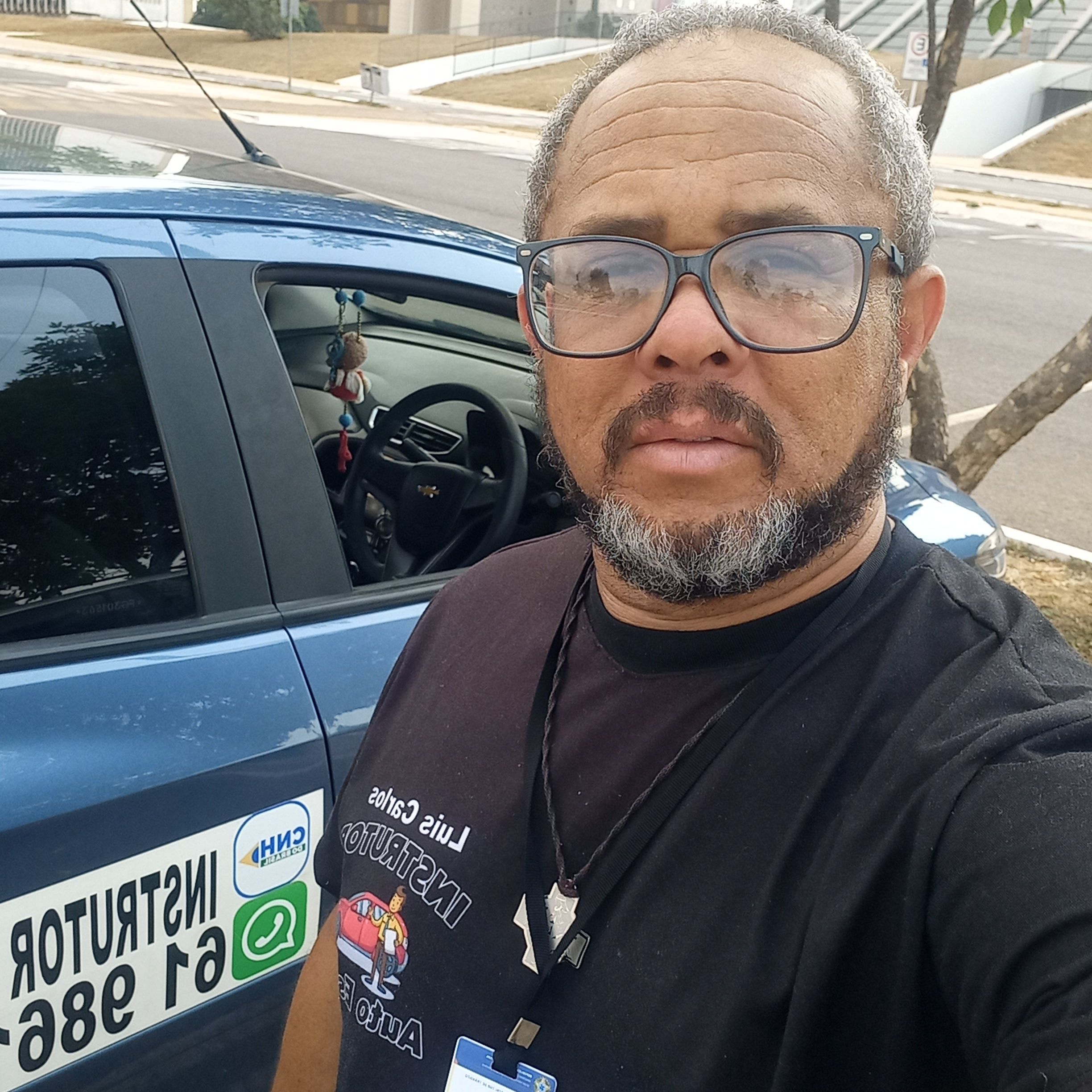 Luis carlos de Oliveira Meneses, instrutor de direção em Brasília, DF