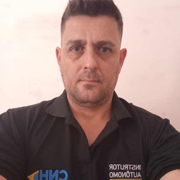 Pedro Rafael Camara Freitas , instrutor de direção em Montes Claros, MG