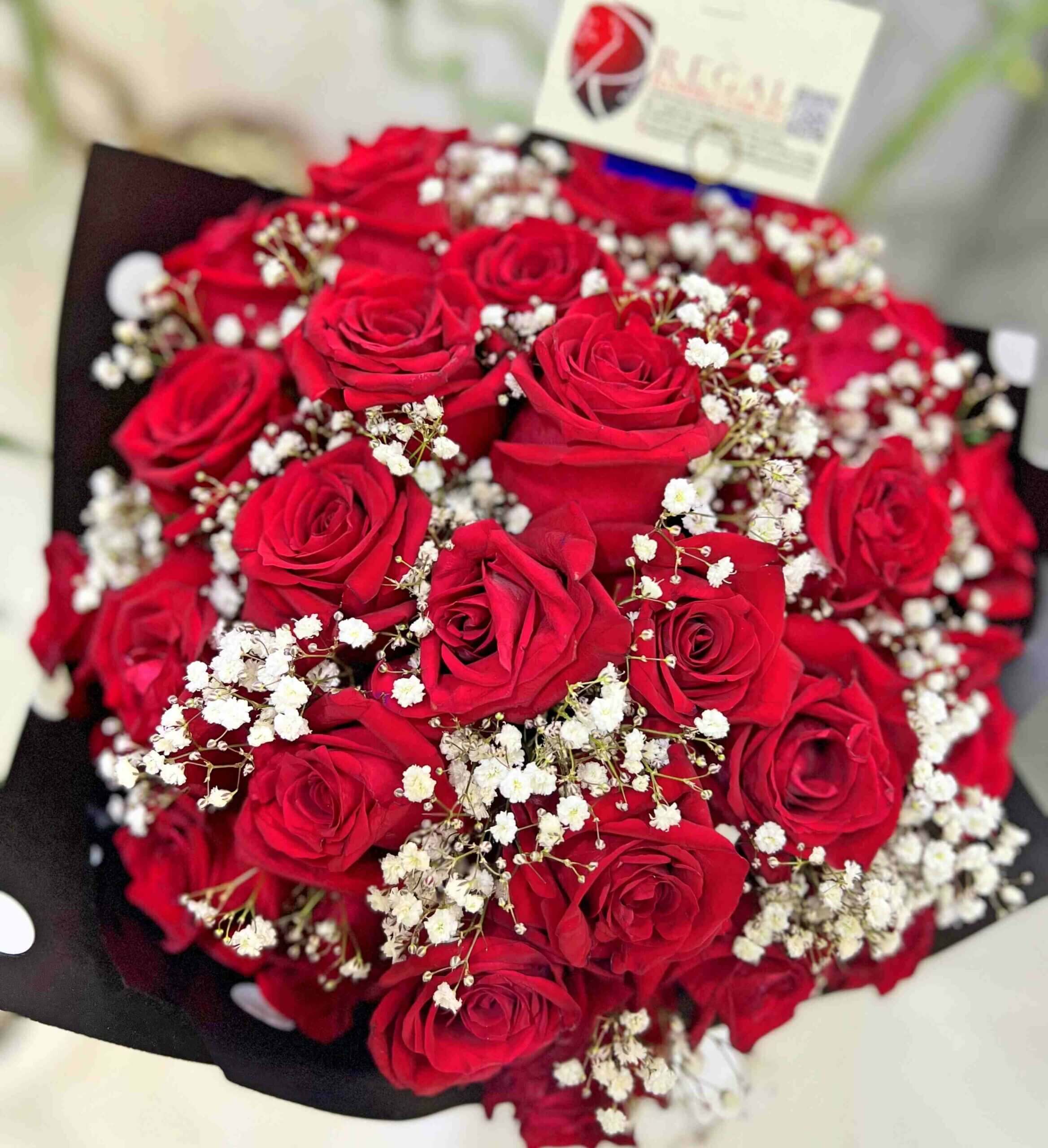 RED ROSES AND MILLION STARS BOUQUET - Bouquet of red roses and million  stars