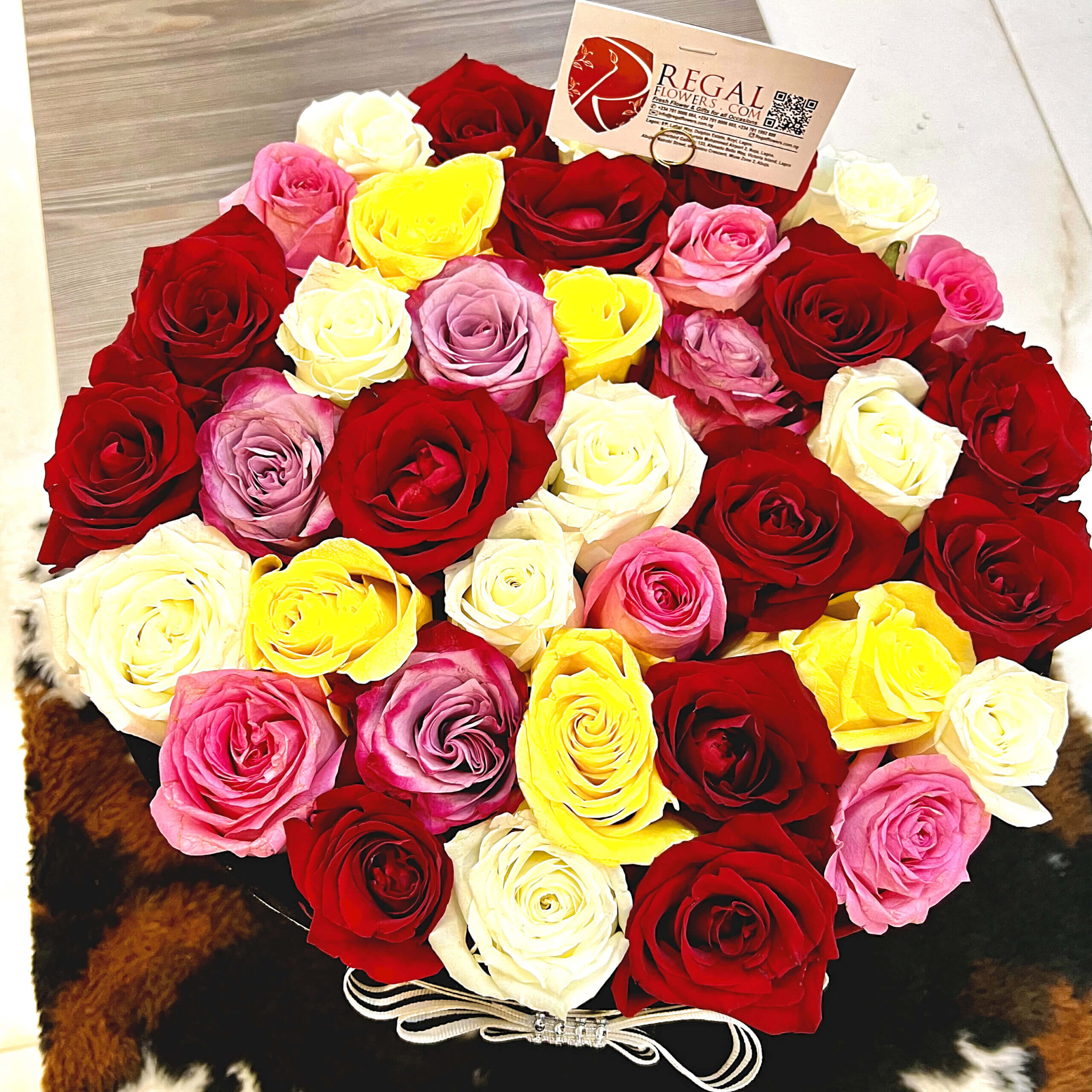 Regal Mixed Roses Box (1)