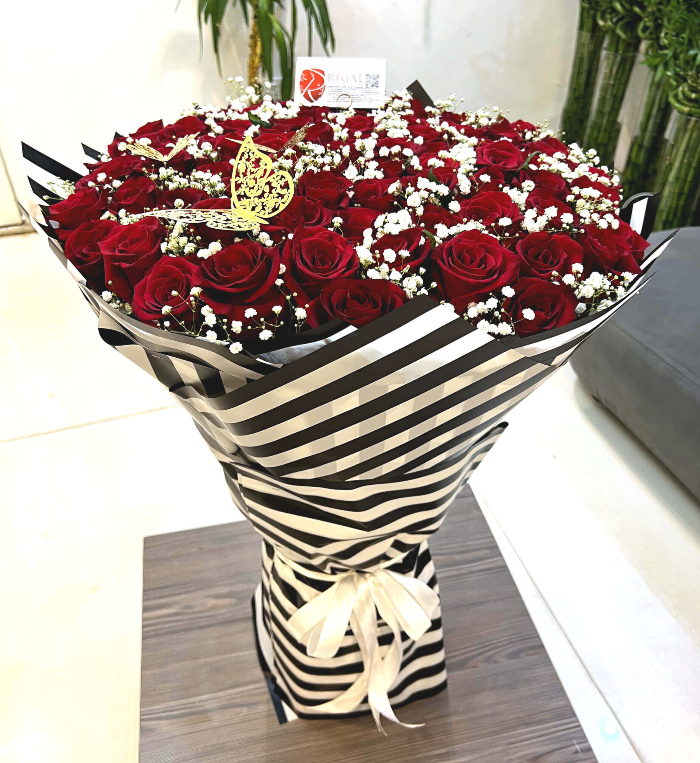 RED ROSES AND MILLION STARS BOUQUET - Bouquet of red roses and million  stars