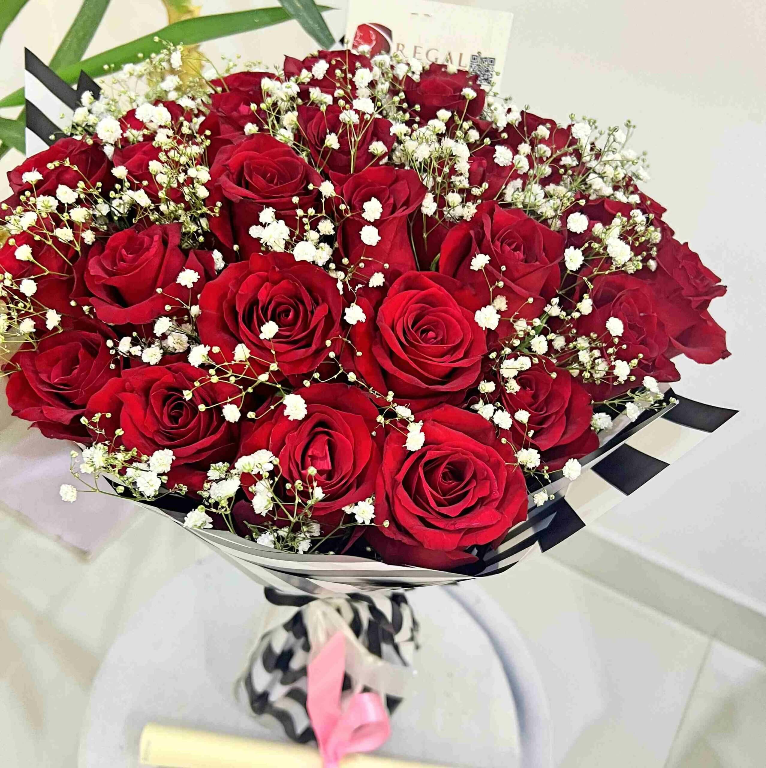 Regal Bouquet Red Roses and Million Stars2