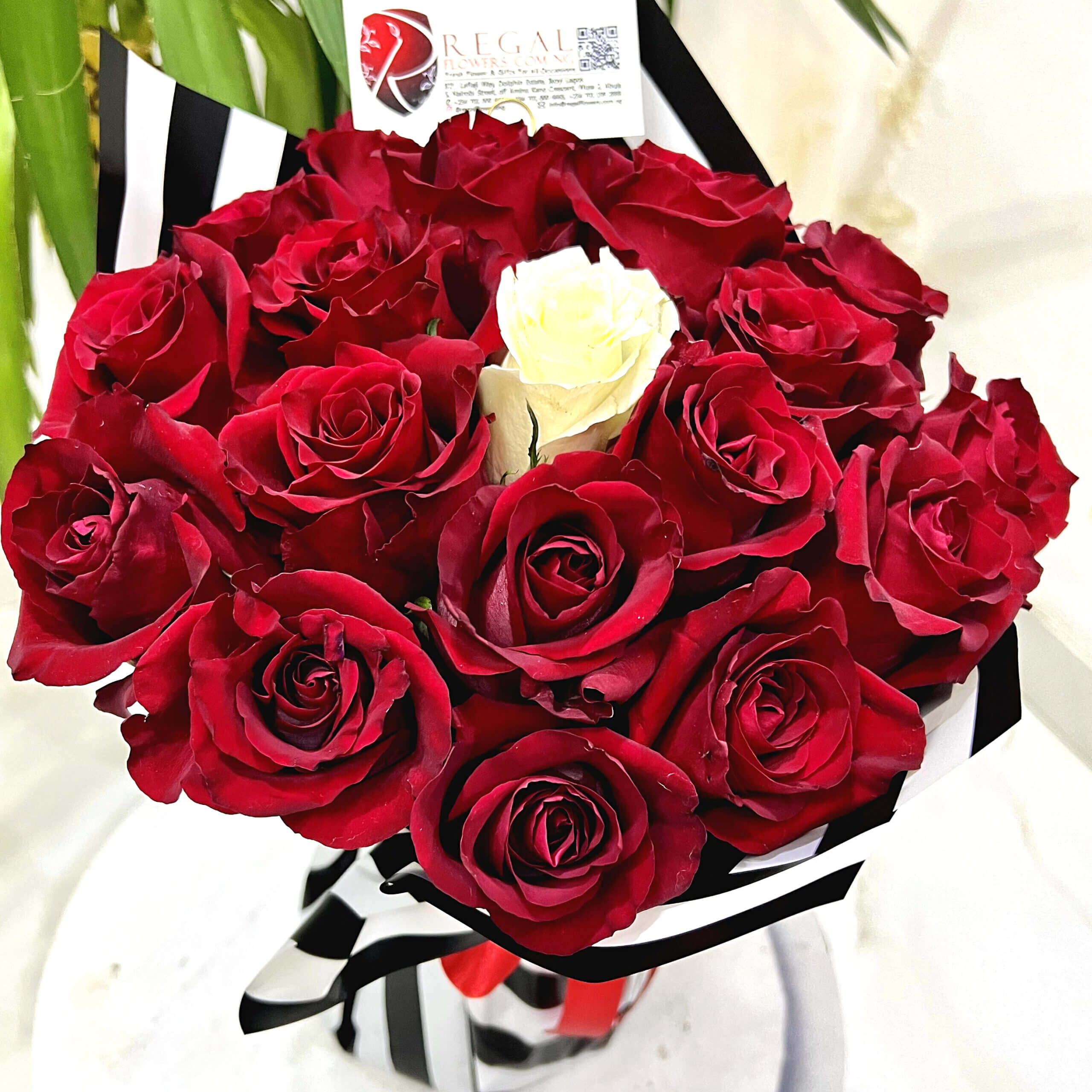 THE SPECIAL ONE BOUQUET - Bouquet of contrasting rose colours