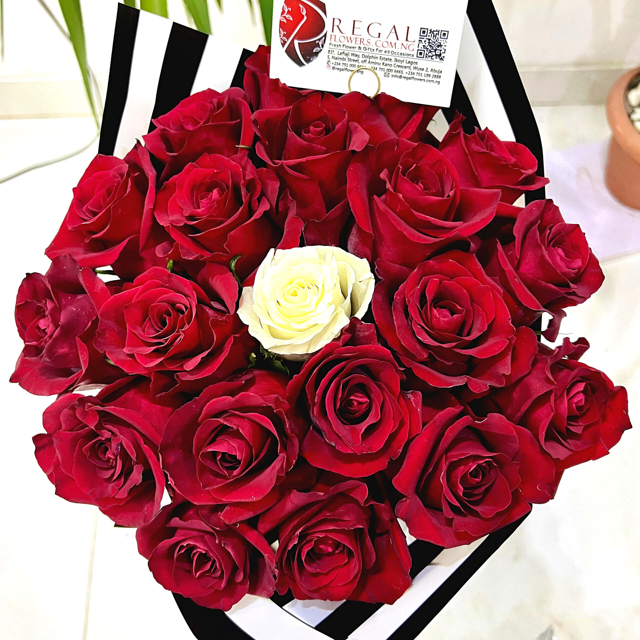 THE SPECIAL ONE BOUQUET - Bouquet of contrasting rose colours