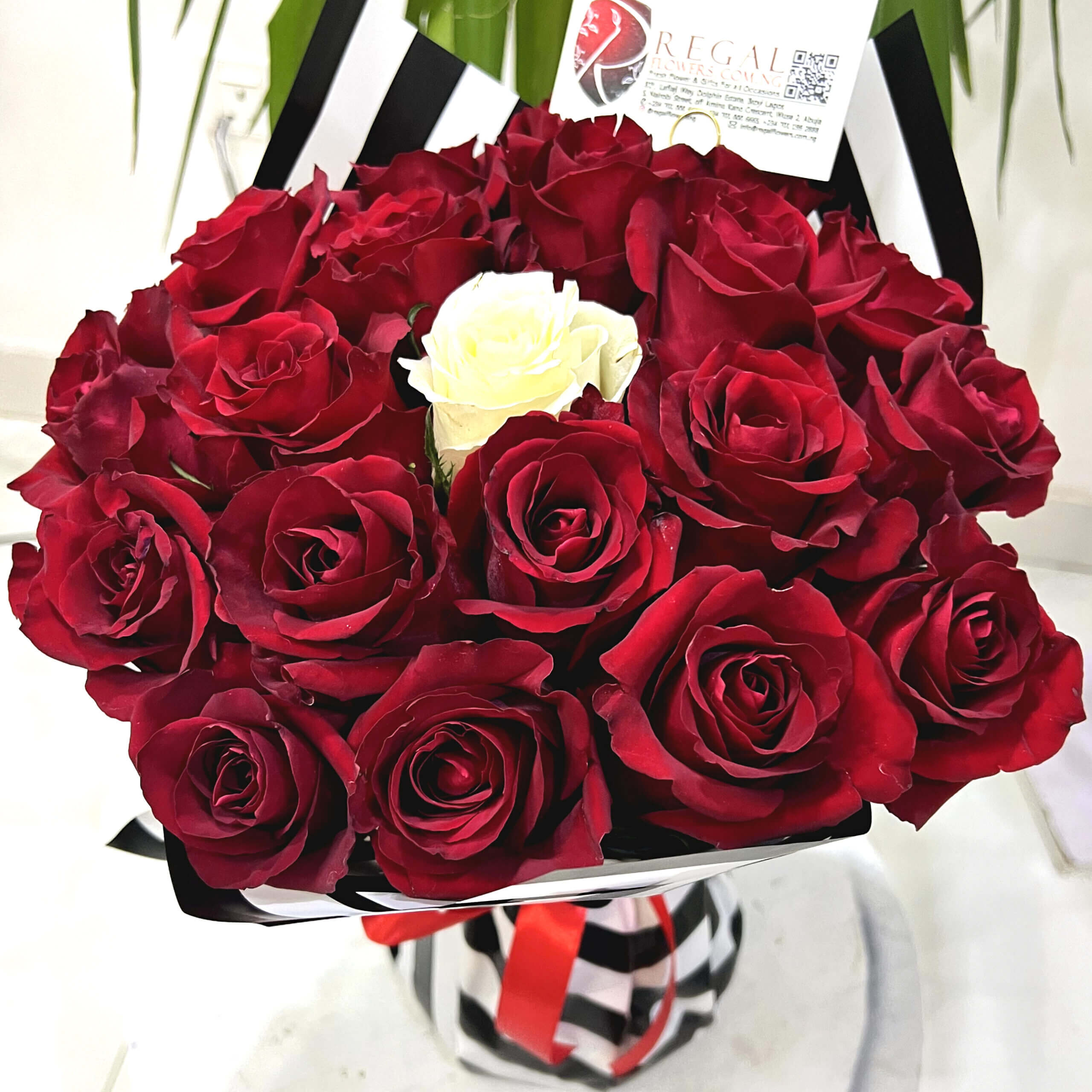 THE SPECIAL ONE BOUQUET - Bouquet of contrasting rose colours