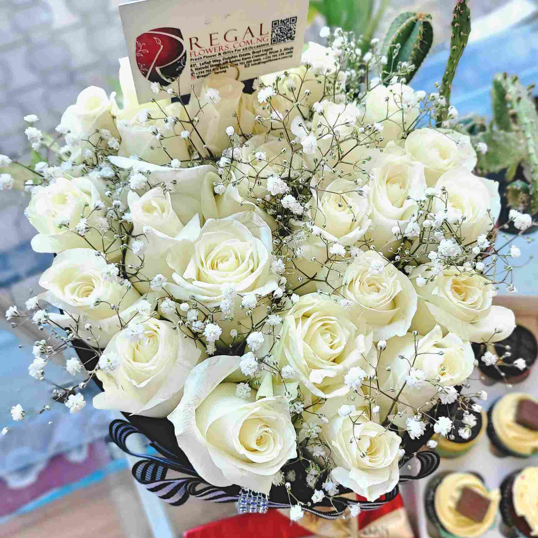 Regal Monalisa White Roses with Gypso_15_11zon