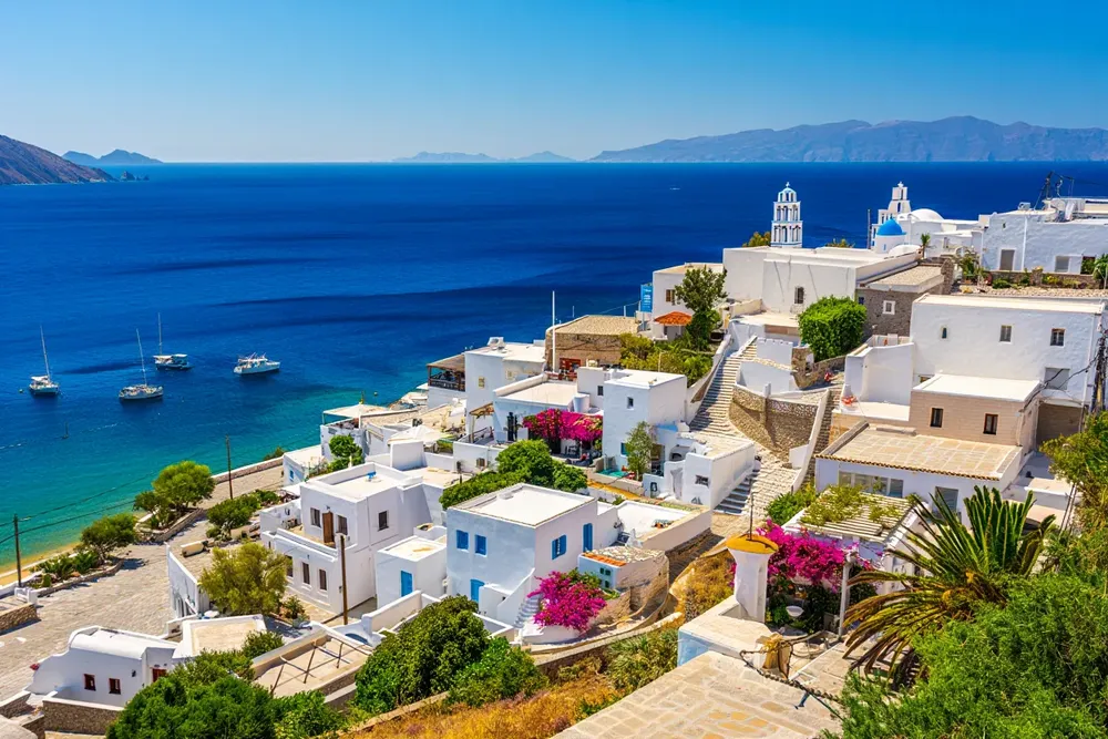 Greek Tax Incentives for U.S. Nationals: 2025 Guide to Living and Saving in Greece