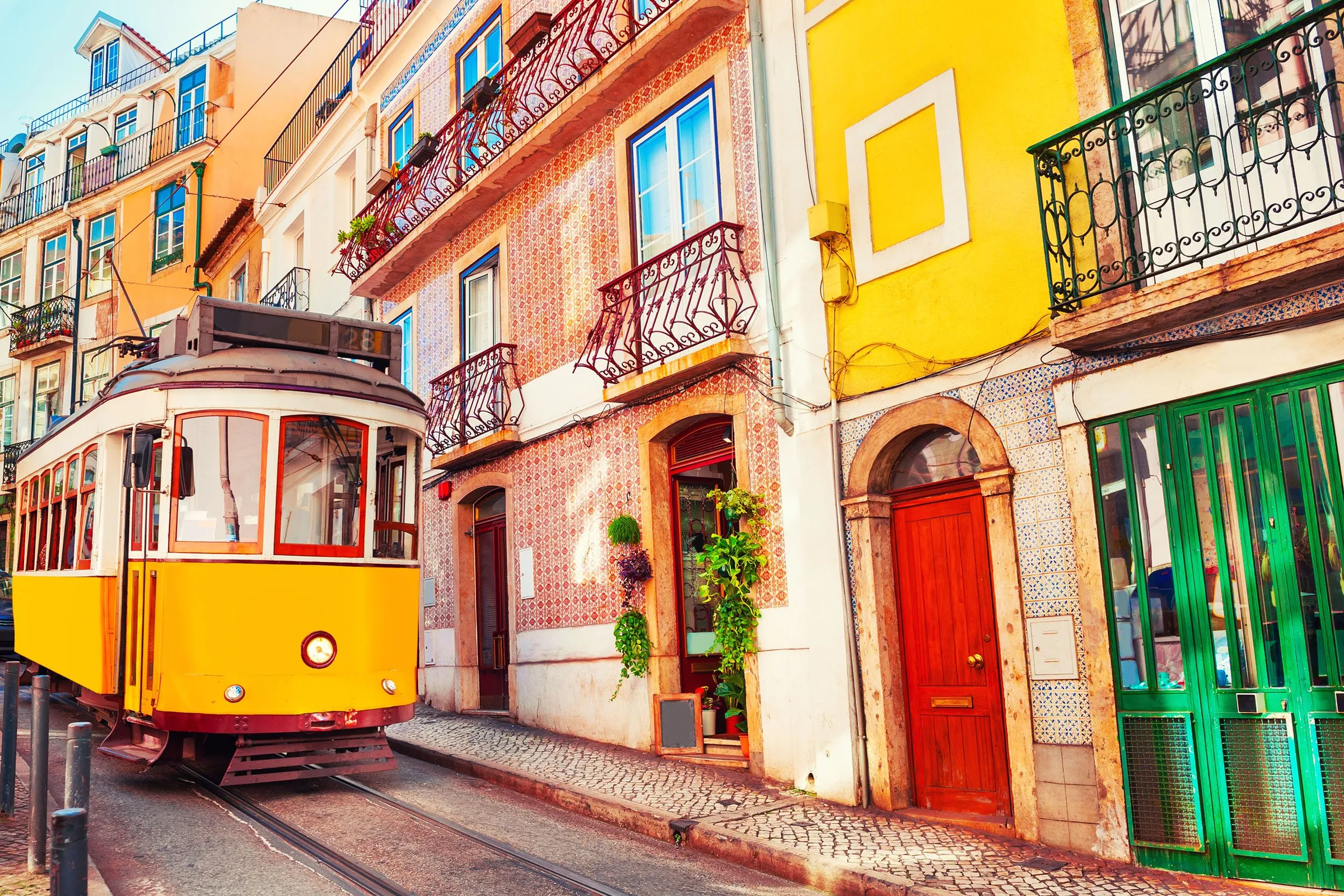 ruas-mais-bonitas-de-lisboa-1.webp