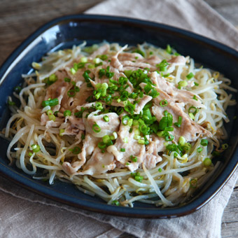 レンジで簡単！「もやしと豚のチン重ね」