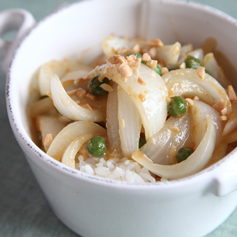 旬をほおばる「新玉味噌バター丼」