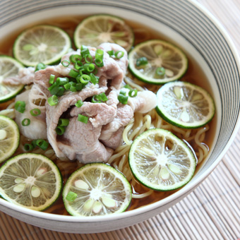 すだちを効かせて「大江戸冷やしラーメン」