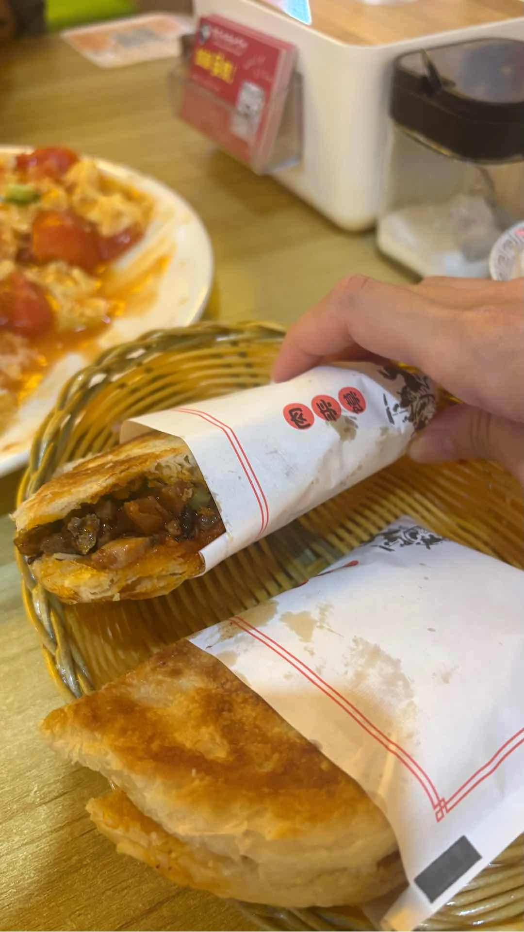 Lamb na nasa loob ng crunchy flaky pastry